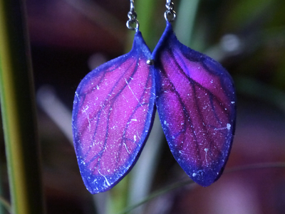 "Волшебство на кончиках крыльев", серьги с крылышками ягодной феи (шёлк, бисер)