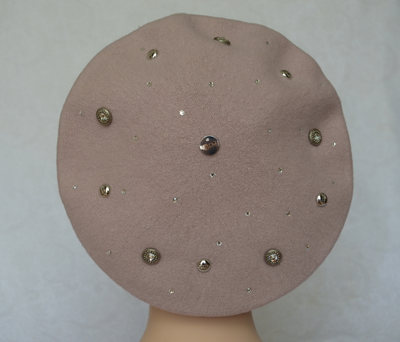 Фетровый берет розового цвета фото