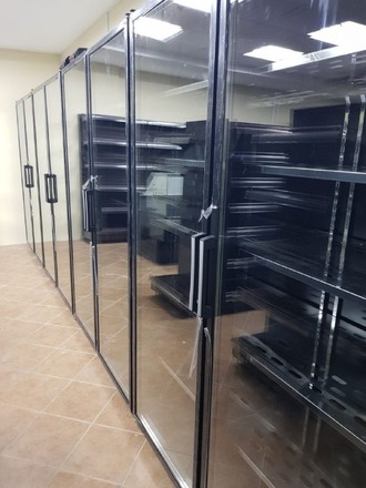 Холодильная камера универсальная на 3 стелянных двери Коловрат 3