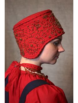 Русский народный женский головной убор "Повойник красный".