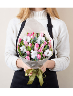 Розовые тюльпаны и хлопок