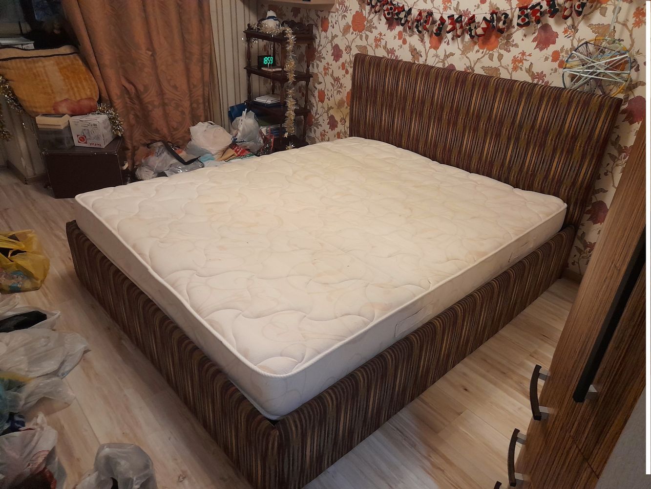 перетяжка изголовья кровати в Москве