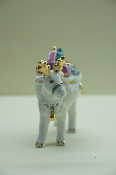 Олень с мешком