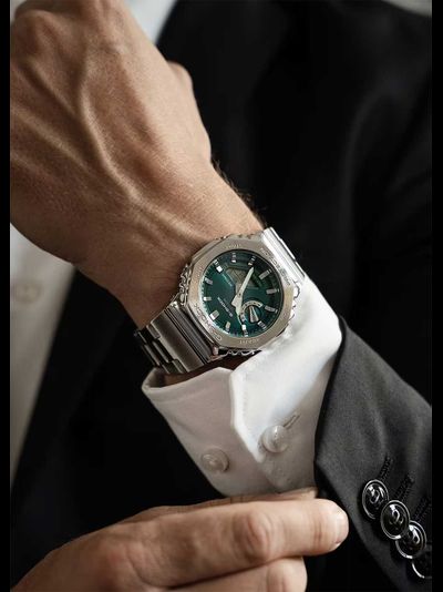 Часы Casio G-Shock GM-2110D-3A1