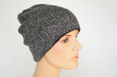 Черно серая женская шапка Италия