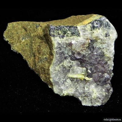 Флюорит (ратовкит) с аметистом