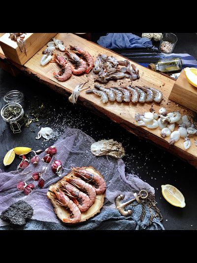 Доска для подачи закусок из дуба с корой