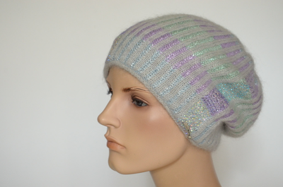 raznotsvetniy-vyazaniy-zhenskiy-beret-vizio-italiya-1012