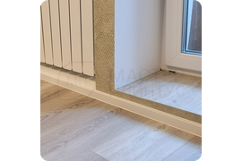 Современный стиль: монтаж белого плинтуса Dollken Cubu Flex Life 40 - идеальное решение для создания современного интерьера с четкими линиями и безупречной геометрией.