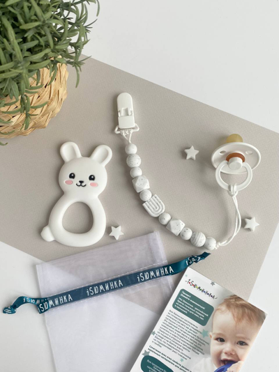 Грызунок Зайчик белый на держателе ARCH Мраморная крошка