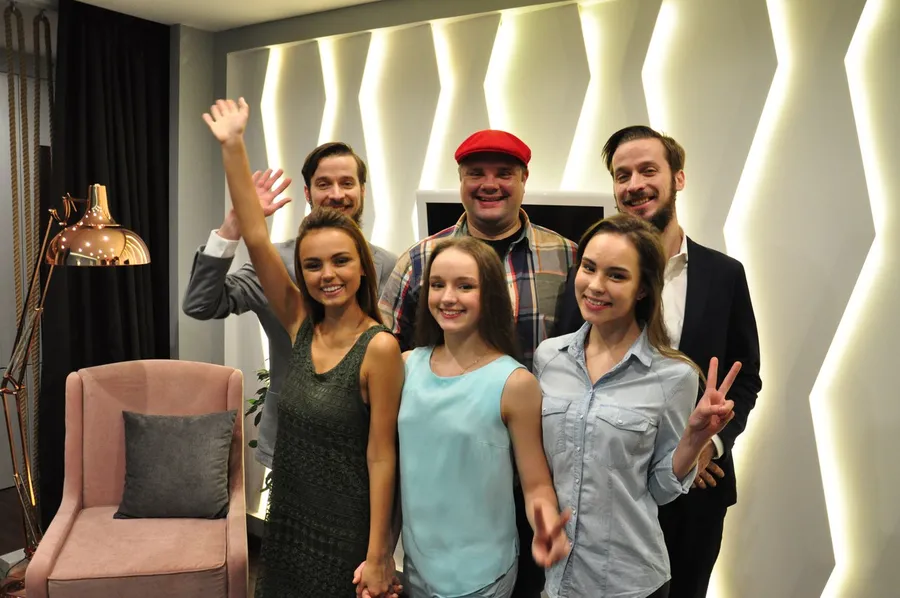 Все участники программы остались довольны работой. И самое главное — хозяйки были в восторге как от всего интерьера в целом, так и от «стены для селфи» с панелями Synthes.