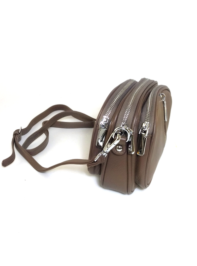 (АРТИКУЛ: 8507/1/8) СУМКА ЖЕНСКАЯ МАЛЕНЬКАЯ, НАТУРАЛЬНАЯ КОЖА, ТЕМНО-БЕЖЕВАЯ, ТРИ ОТДЕЛЕНИЯ, С ДЕКОРАТИВНОЙ МОЛНИЕЙ, ДЛИННЫЙ РЕМЕНЬ ЧЕРЕЗ ПЛЕЧО