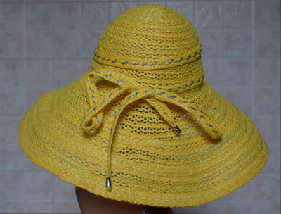 zheltaya-shlyapa-zhenskaya-kollekciya-italyanskih-shlyap-leto