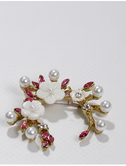 Брошь "Венок с красным листом"