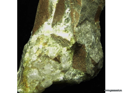 Кварц в буром песчанике. Россия. 120*90*65мм