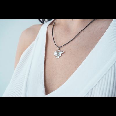 Кулон "Летящий мяч"