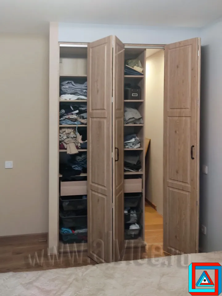 Фото 29 - 2 створки с нижней направляющей свободно складываются в обе стороны