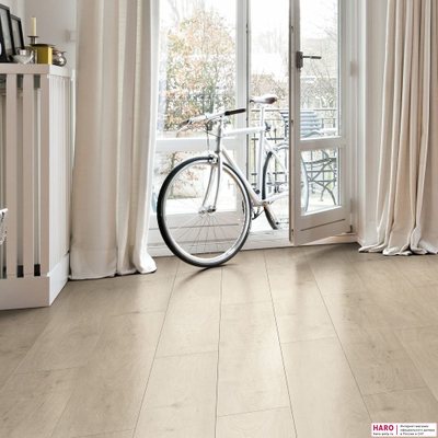Декор ламината Haro Дуб Сицилия Белый 537374 в интерьере комнаты