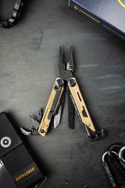 Leatherman Signal Coyote Tan