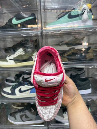 Nike Dunk Low Strange Love