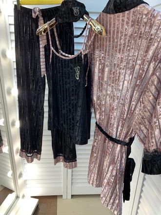 Домашняя одежда Виктория Сикрет 4в1 велюр розовая с черным