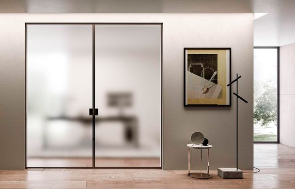 Матовое стекло и скрытые двери: плюсы и минусы