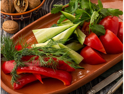 Композиция из свежих овощей с зеленью