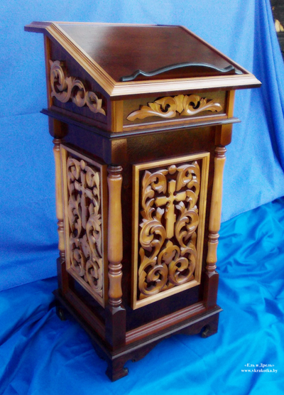 Аналой с резьбой по дереву