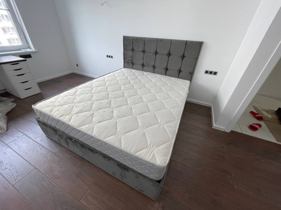 МЯГКАЯ ОДНОСПАЛЬНАЯ, ДВУСПАЛЬНАЯ КРОВАТЬ ЧЕСС/ЧЕСС ЛЮКС, ФАНЕРНАЯ, СПИНКА КВАДРАТАМИ С ПУГОВИЦАМИ, С ПОДЪЕМНЫМ МЕХАНИЗМОМ