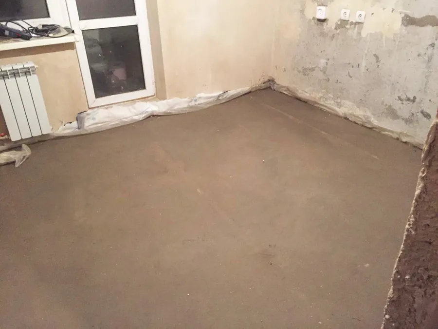 Звукоизоляция пола "Под стяжку" наиболее выгодна в соотношении "Цена - Эффективность". Степень звукоизоляции - не менее Rw - 65дБ.