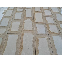 Мекегинский камень с гладкой сердцевиной, со сколом