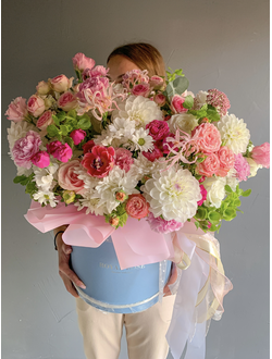 Огромный букет в коробке