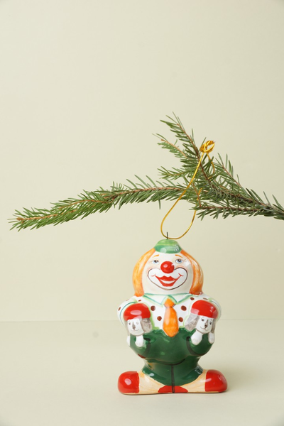 Клоун со щенками