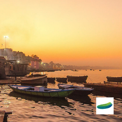 Три постера «Город света. Варанаси», «Закат. Варанаси» и «Колесо времени» из коллекции «Дивные города».