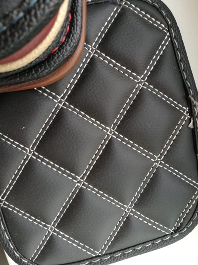 Коврики Люкс 3D черная экокожа и белая отстрочка