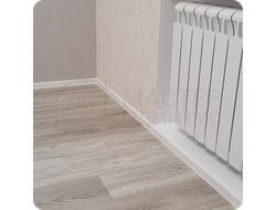 Плинтус ХДФ Dollken Cubu Flex Life 40мм Х 2,5 м 1013/5012 Белый в интерьере 7