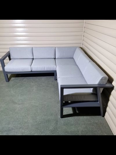 Угловой диван из алюминия Graphite