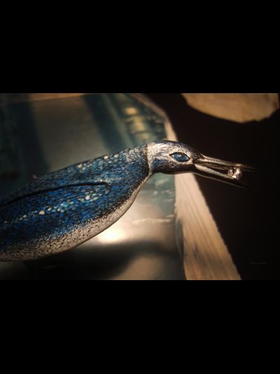 "Пингвин Мерилии", необычная брошь с натуральным морганитом