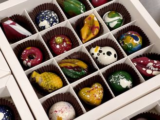 Корпусные конфеты - Бельгийский шоколад 16 конфет. Новогодние