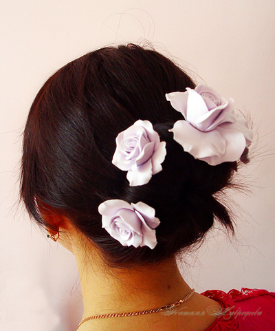 Набор шпилек с нежно-сиреневыми розами.