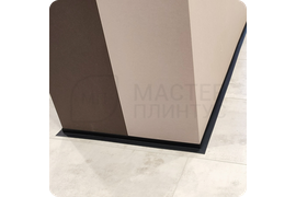 Практичный выбор: установка гибкого черного плинтуса Dollken WLK 20 для создания функционального интерьера.