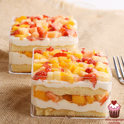 Креманка-контейнер Квадрат с крышкой 350мл, 10х10х5,5см