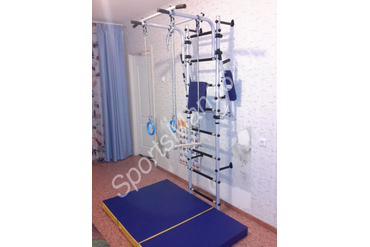 ДСК МОДЕЛЬ "АТЛЕТ" НАВЕСНЫМ ДЕТСКИМ ОБОРУДОВАНИЕМ - ГИМНАСТИЧЕСКИЕ КОЛЬЦА, ТРАПЕЦИЯ, КАНАТ, И СКЛАДНЫМ СИНЕЖЕЛТЫМ МАТОМ (2 СЛОЖЕНИЯ) 1,5Х1,0Х0,10 М