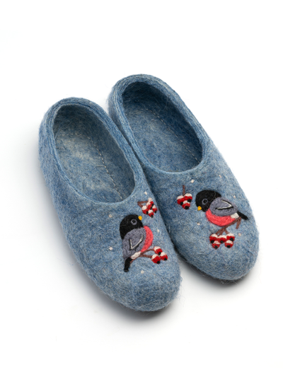 Войлочные тапочки «Снегири на голубом»