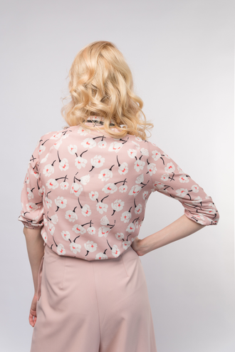 Блуза  розовая с цветами