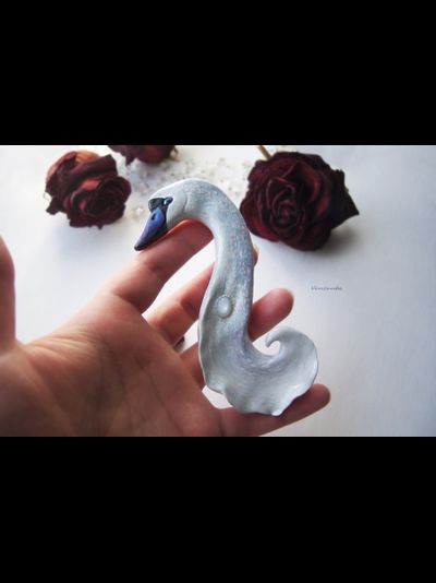 "Принцесса-Лебедь", волшебная брошь с натуральным лунным камнем (по мотивам "Лебединого озера")