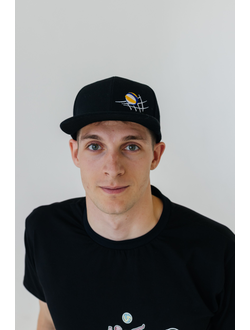 Кепка с прямым козырьком черная (мяч пляжный)