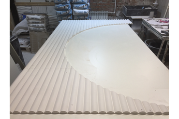 С помощью фрезера и направляющей, как циркулем, были вырезаны окружности нужного размера.