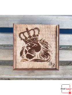 Деревянная подарочная упаковка с инициалами "Лев"