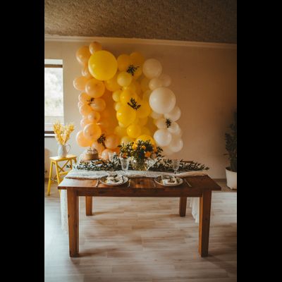 Оформление дня рождения в бело-жёлтых оттенках № 1468